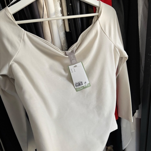 H&M Cream Off the Shoulder Top Size L - Picture 3 of 7